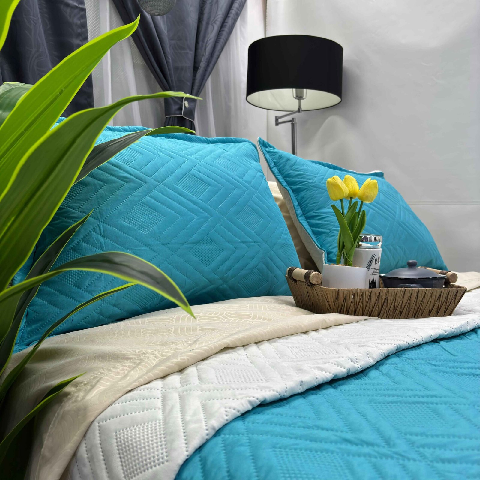 Colcha doble faz bicolor, diseño práctico y elegante para renovar tu habitación