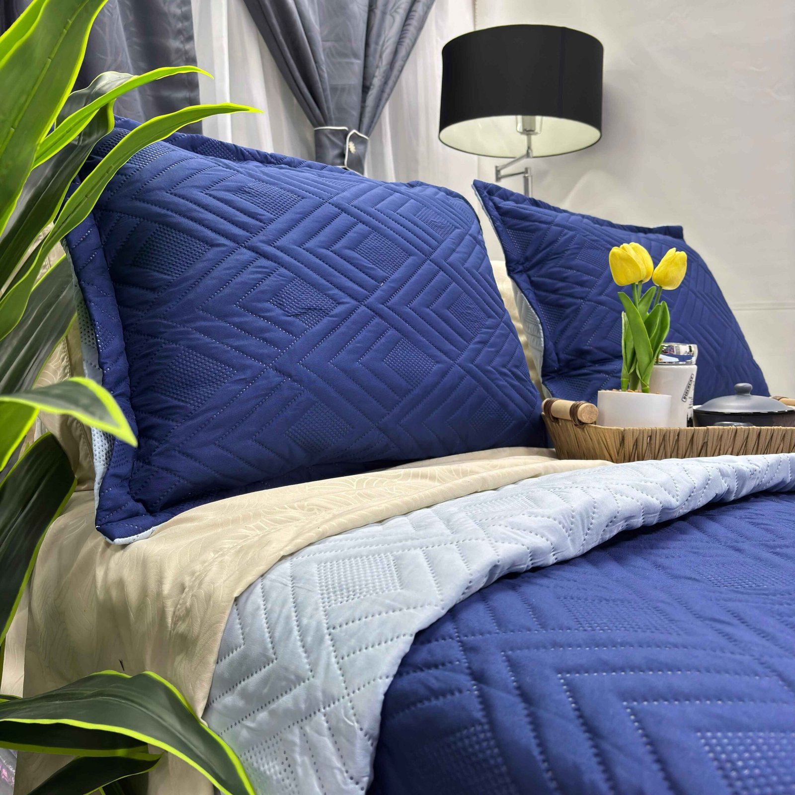 Colcha doble faz bicolor, diseño práctico y elegante para renovar tu habitación
