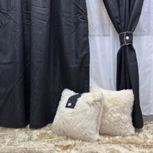 Cortina jacquard con velo en color negras