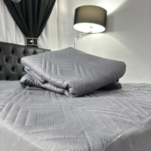 protector antifluido impermeable y transpirable. Suave, cómodo y resistente, evita manchas y humedad sin perder frescura ni confort.