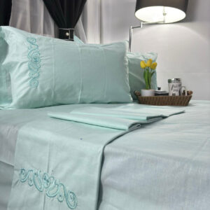 Juego de sábanas de 144 hilos, suaves y frescas, ideales para un descanso cómodo. Incluye sábana ajustable, sábana plana y fundas de almohada. Perfectas para mantener tu cama elegante y confortable.