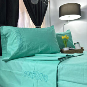 Juego de sábanas de 144 hilos, suaves y frescas, ideales para un descanso cómodo. Incluye sábana ajustable, sábana plana y fundas de almohada. Perfectas para mantener tu cama elegante y confortable.