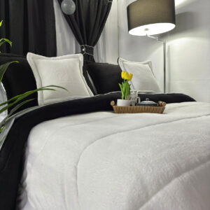 Edredón Berlín en piel de durazno con interior ovejero, suave, cálido y elegante para dormitorio.