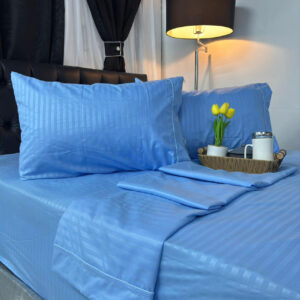 Juego de sábanas en poli-algodón, suaves, frescas y resistentes, perfectas para brindar confort y estilo a tu cama.
