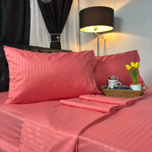 Juego de sábanas en poli-algodón, suaves, frescas y resistentes, perfectas para brindar confort y estilo a tu cama.