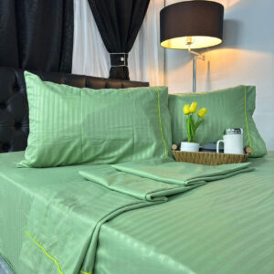 Juego de sábanas en poli-algodón, suaves, frescas y resistentes, perfectas para brindar confort y estilo a tu cama.