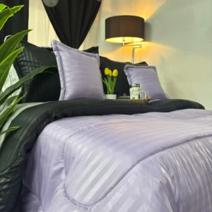 Edredón danés doble faz, suave y ligero, ideal para brindar confort y renovar la habitación con dos estilos en un solo diseño.