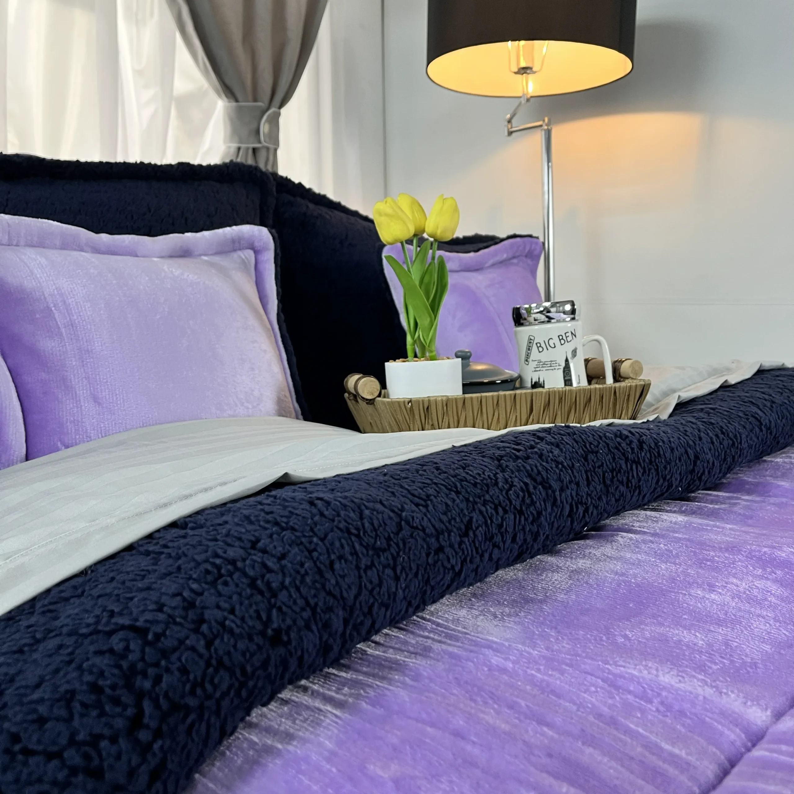 Edredón Berlín piel de durazno con ovejero, edredón térmico suave y abrigado para cama.