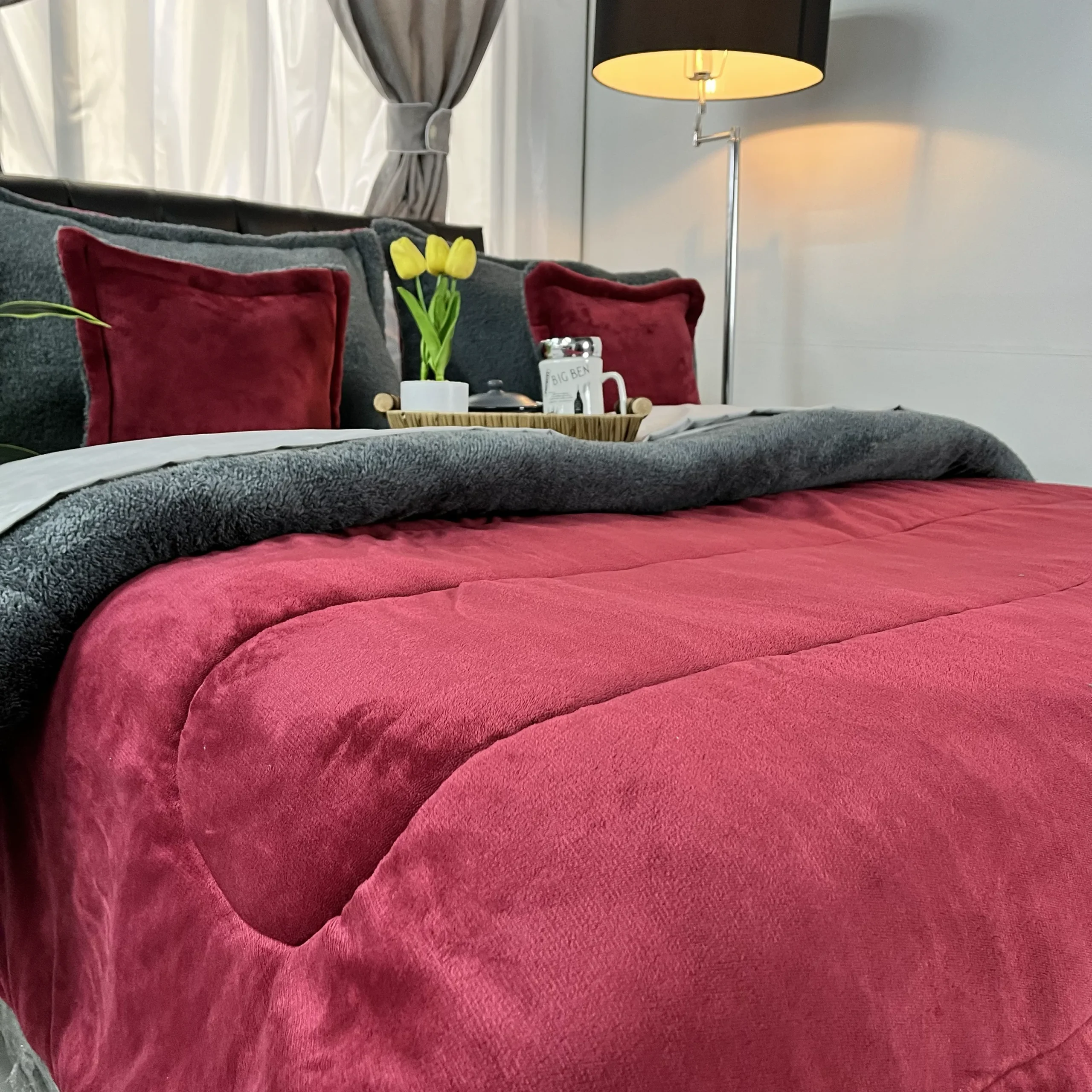 Edredón Berlín piel de durazno con ovejero, edredón térmico suave y abrigado para cama.