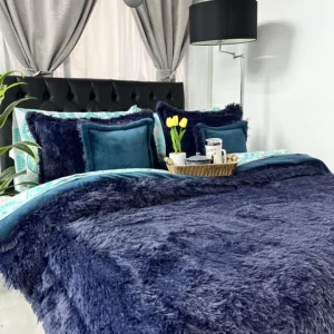 Edredón de felpa suave para cama doble con diseño acogedor para dormitorio.