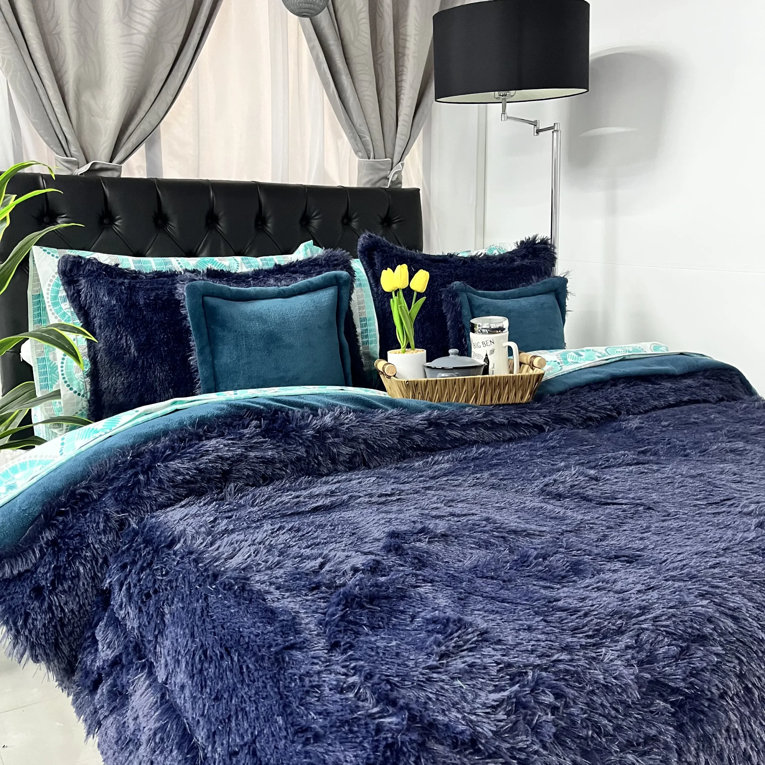 Edredón de felpa suave para cama doble con diseño acogedor para dormitorio.