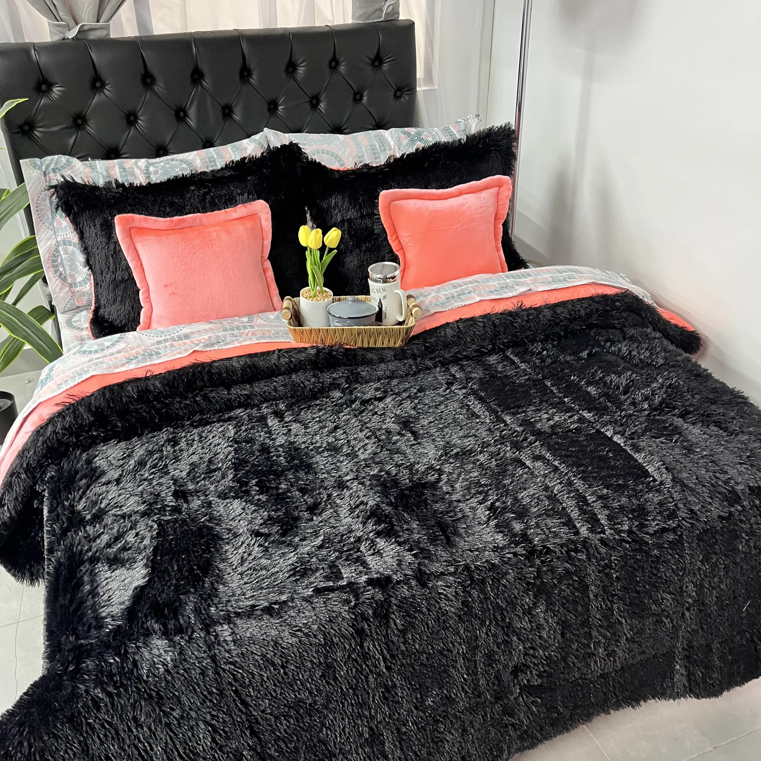 Edredón de felpa suave para cama doble con diseño acogedor para dormitorio.