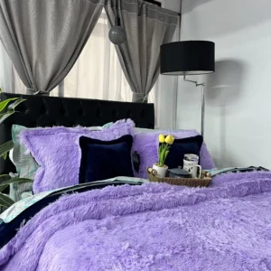 Edredón de felpa suave para cama doble con diseño acogedor para dormitorio.