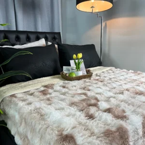 Cobija Felpa Tornasol suave y abrigada de pelo largo sobre cama doble para decoración del hogar