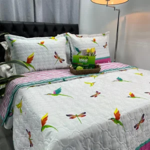 Colcha estampada decorativa y ligera sobre cama con diseño moderno para la habitación