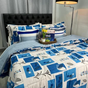 Edredón estampado moderno y abrigado sobre cama doble con diseño decorativo para la habitación