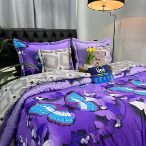 Edredón estampado moderno y abrigado sobre cama doble con diseño decorativo para la habitación