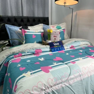 Edredón estampado moderno y abrigado sobre cama doble con diseño decorativo para la habitación